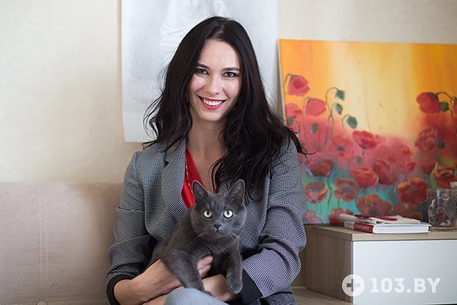 Дали с котом интервью на 103.by по теме проживания агрессии. 
Мой кот помогает мне принимать клиентов. Особенно, любит утешать тех, кто плачет. К психотерапии кототерапия прилагается бонусом ))