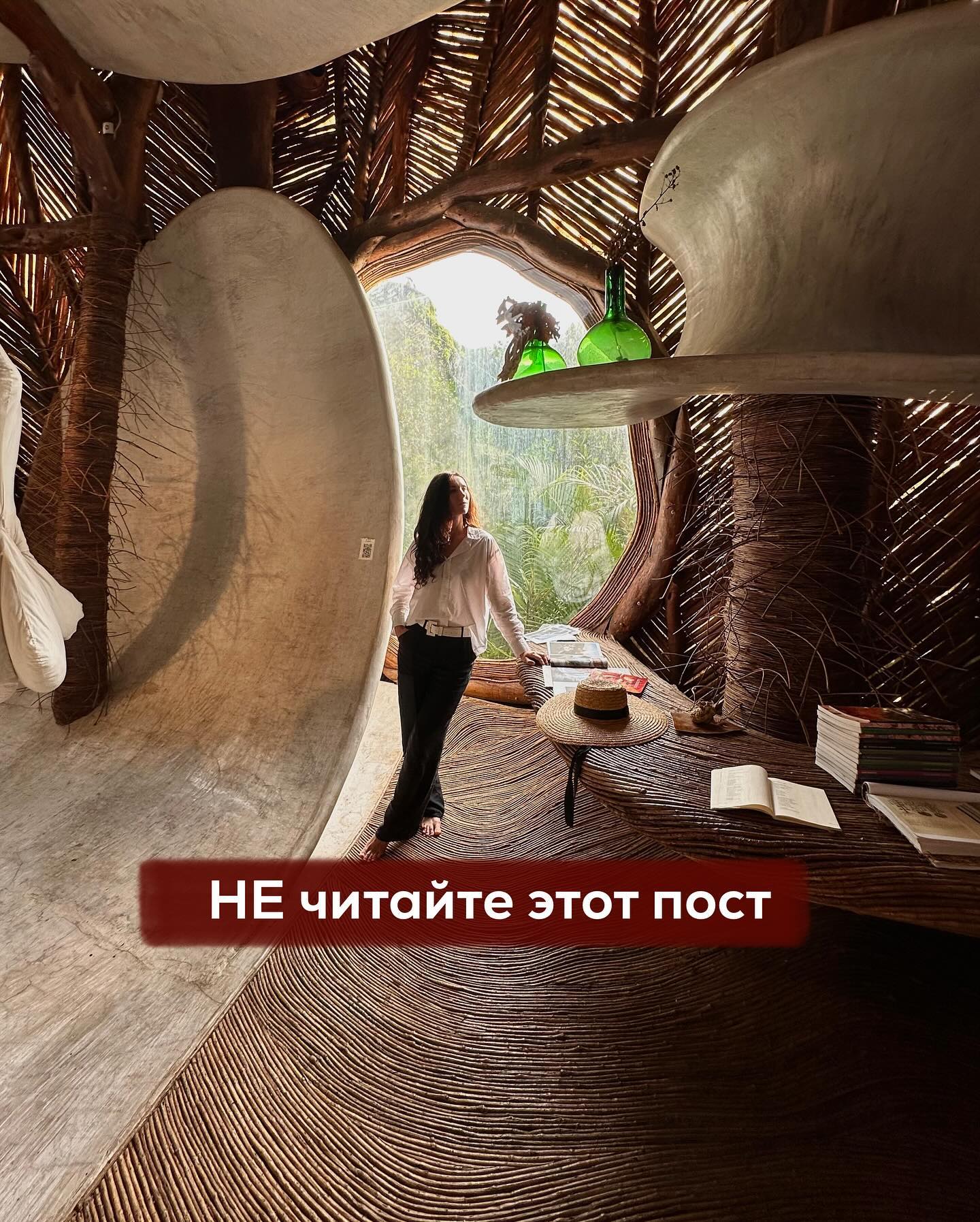 Этот пост обидит многих женщин, поэтому просто пропустите его, если вы ранимы и неустойчивы.
⠀
Часто некрасивые и неинтересные тётки с неустроенной личной жизнью не рефлексируют собственную зависть к востребованным умницам-красавицам, за которыми бегают толпы женихов.
⠀
Поэтому, когда слышат истории, где молоденькая красотка, готовясь к свадьбе с одним парнем, целуется с другим, их рвёт от возмущения и негодования.
⠀
Это похоже на зависть бедных к богатым.
⠀
Если вы живёте впроголодь, считая копейки, то вам невыносимо знать, как кто-то рядом покупает предметы роскоши. Вы осуждаете таких людей, называя их недальновидными и недалёкими. Думаете, что если бы сами обладали подобными ресурсами, то обращались бы с ними куда разумнее.
⠀
Так и стареющие дамы с проблемной личной жизнью раздражительно смотрят на молодых красавиц, которые порхают от одного классного парня к другому. Тухлые тётки пытаются примерить эту ситуацию на себя, бодро рассуждая, что сами бы никогда не целовались с другими, если бы состояли в отношениях.
⠀
Для женщин, на которых нет особого любовного спроса, существуют совершенно иные стратегии построения отношений. В их случае - если повезло выйти замуж, либо дело идёт к свадьбе с одним, то нельзя целоваться с другим - только хуже станет. Но подобную ситуацию даже представить сложно, т.к. не бывает у подобных женщин крышесносных историй с классными парнями.
⠀
Для каждой леди, в зависимости от её возраста, внешности, кругозора, финансового положения, харизмы и коммуникативных скиллов, существуют свои стратегии поведения.
⠀
То, что подходит молодой, богатой и яркой красотке из европейской столицы, не подойдёт толстой, сутулой и уставшей 40-летней женщине с кредитами, живущей в бабушкиной хрущёвке. Также, как и юной, но непопулярной девушке.
⠀
Это совершенно разные типажи с разным уровнем возможностей как и в любви, так и во всём остальном. Ваш рост в любовных настройках начинается тогда, когда вы видите разницу между собой и другими, честно признаёте чужие преимущества и свои недостатки.
⠀
Если же бомбит от рассказов, где люди позволяют себе то, что вам недоступно, скорее всего - вы имеете пробел в восприятии себя самой.
⠀
ПРОДОЛЖЕНИЕ В КАРУСЕЛИ ⬆️